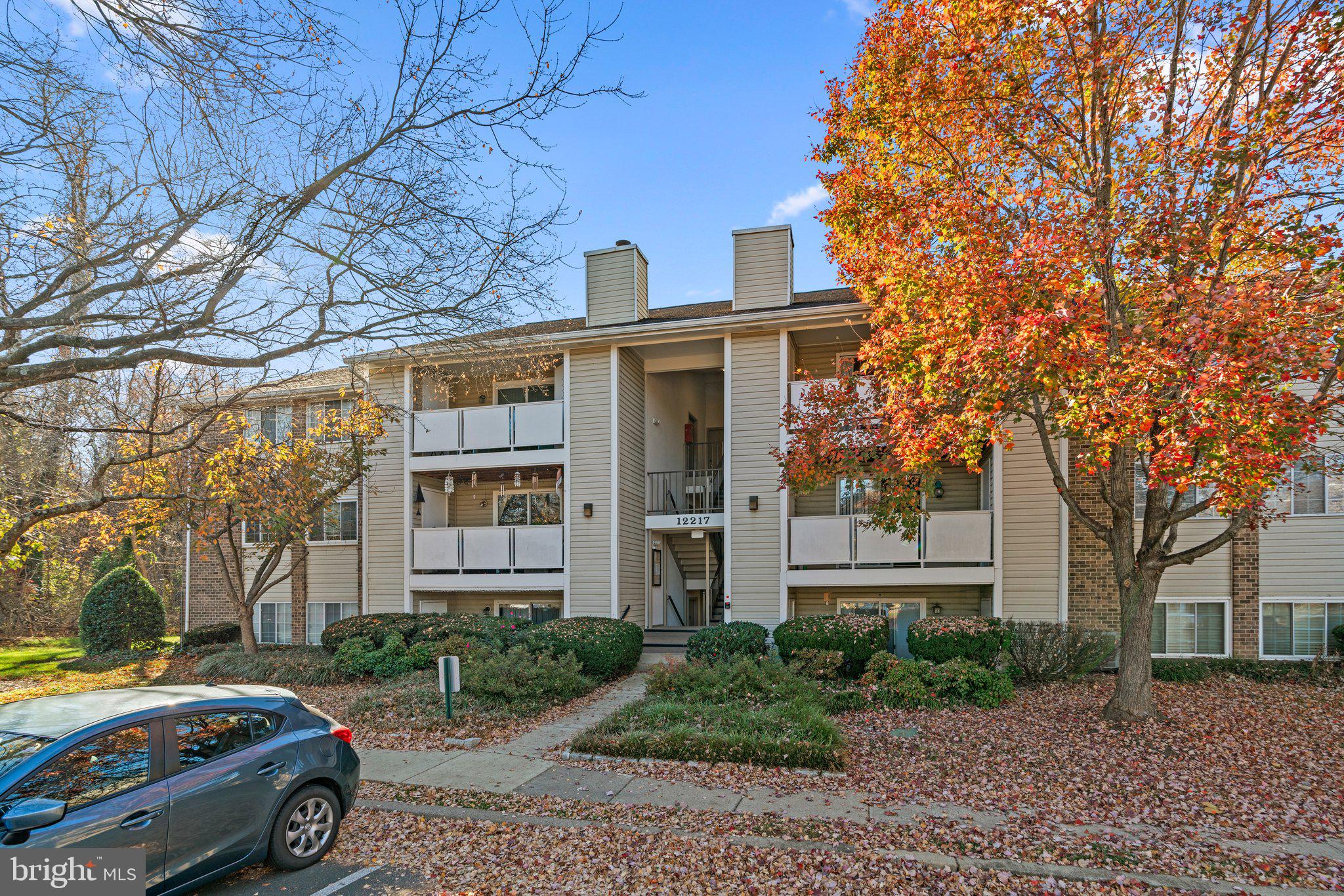 KNOLLS AT NORTH LAKE CONDOMINIUM - Residential