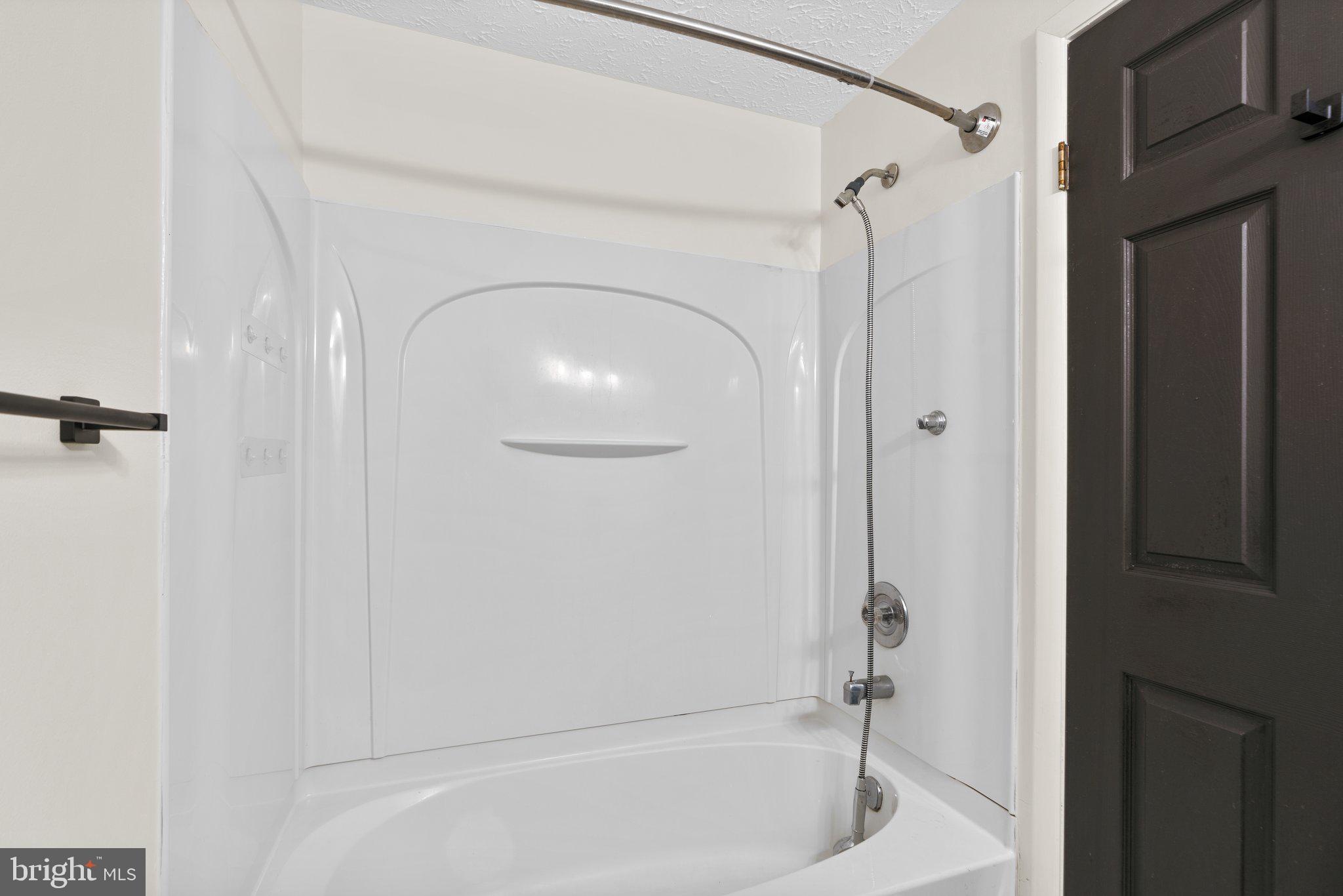 KNOLLS AT NORTH LAKE CONDOMINIUM - Residential