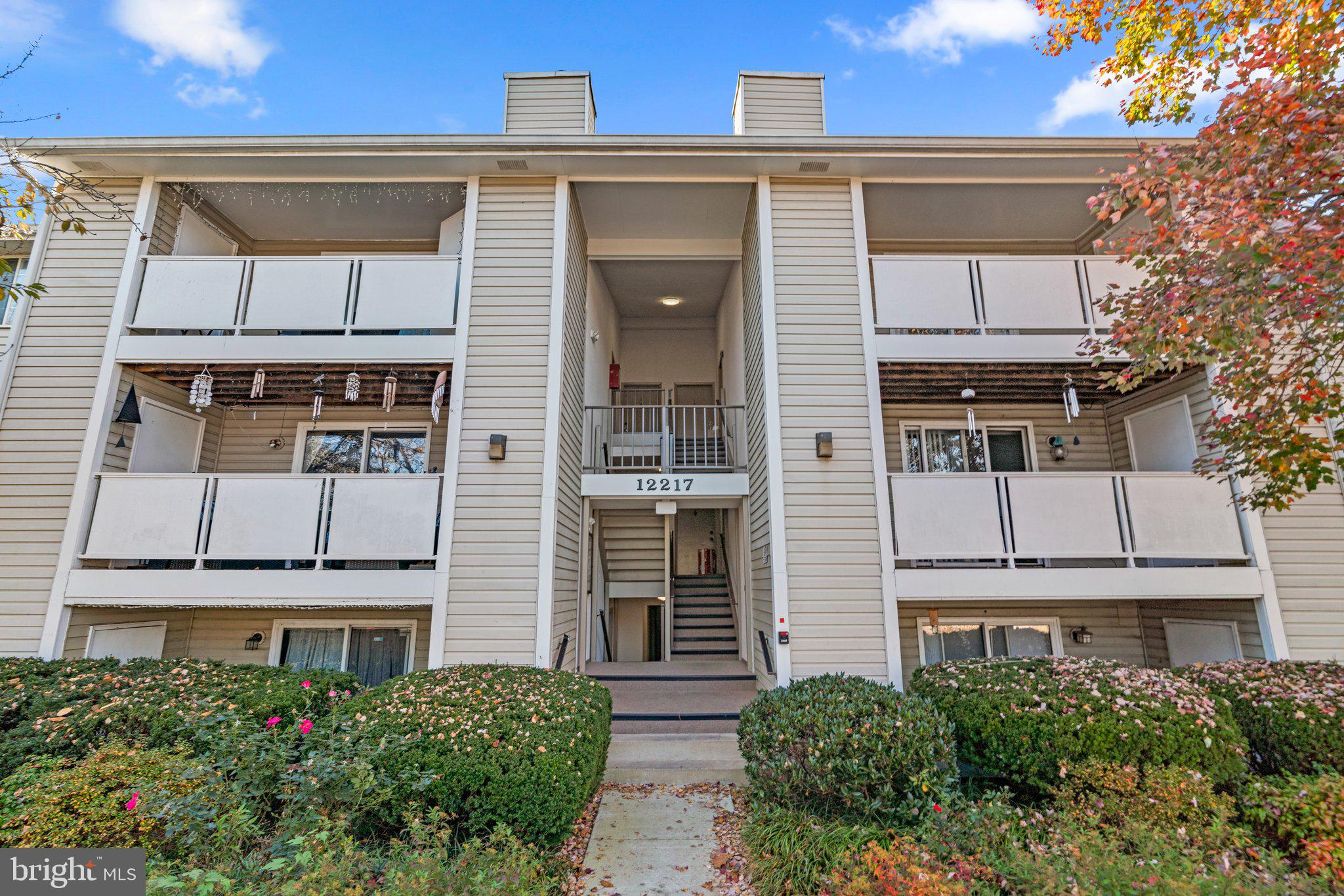 KNOLLS AT NORTH LAKE CONDOMINIUM - Residential