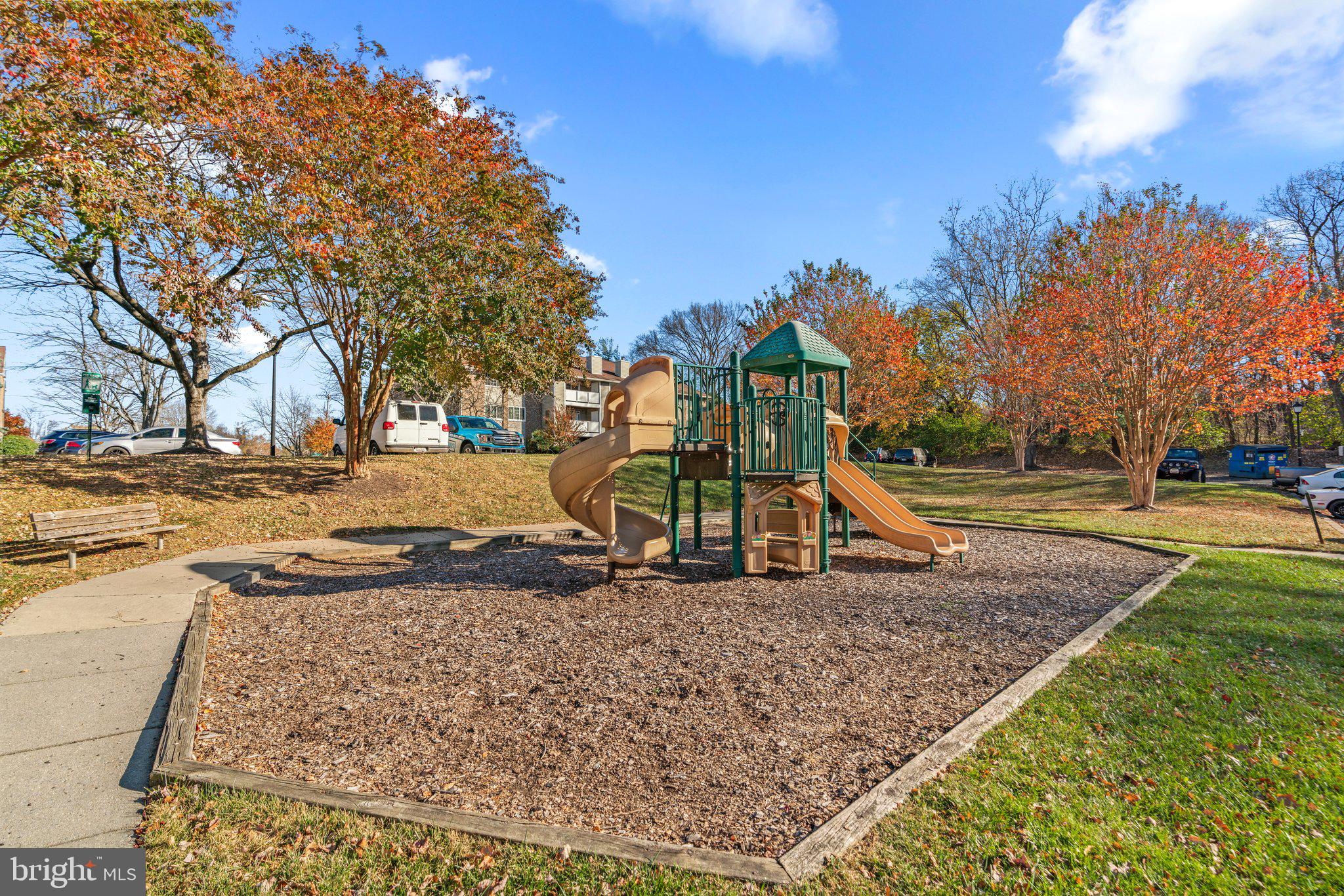 KNOLLS AT NORTH LAKE CONDOMINIUM - Residential