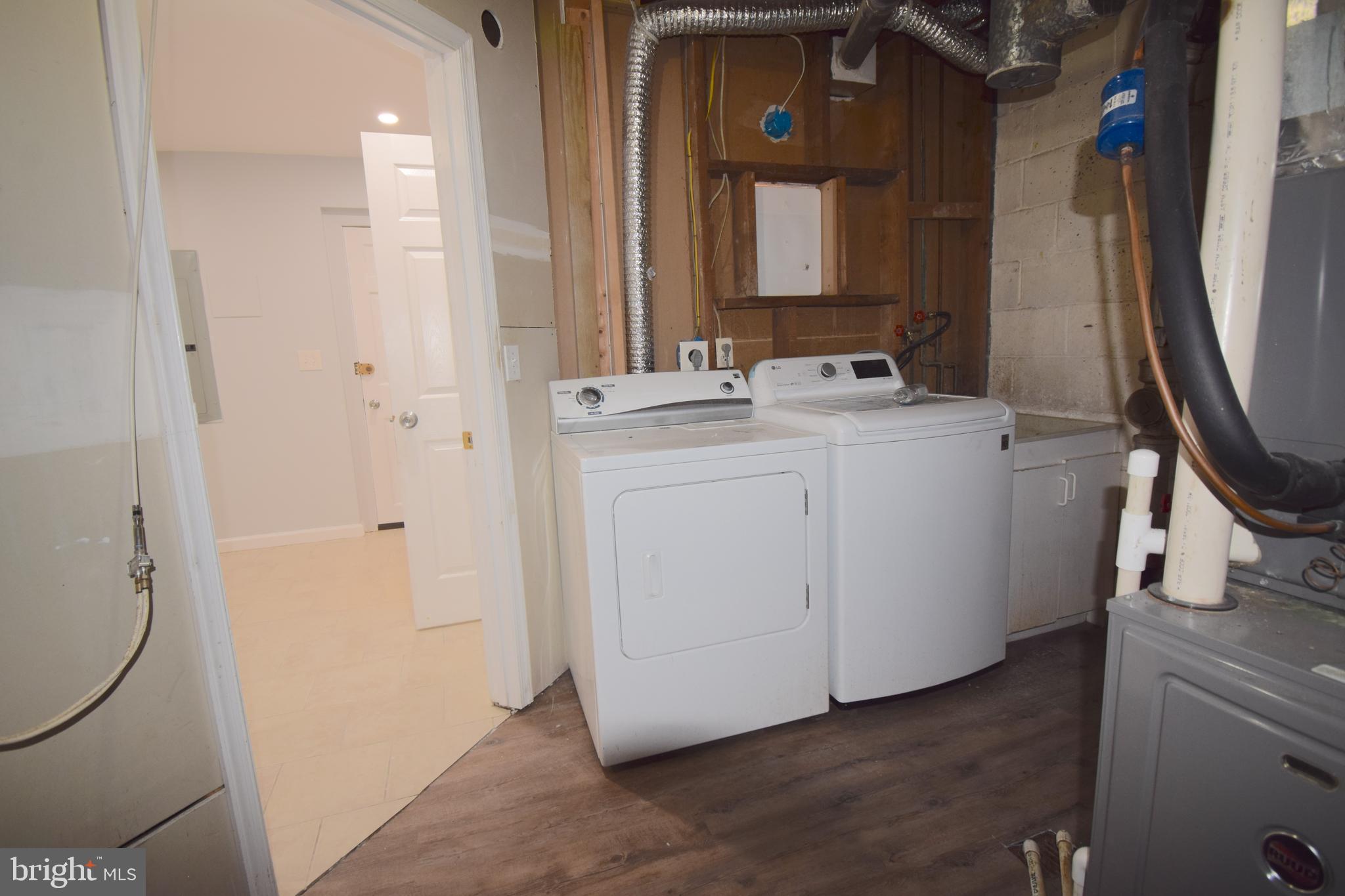 SNOW HILL MANOR - Residential Lease