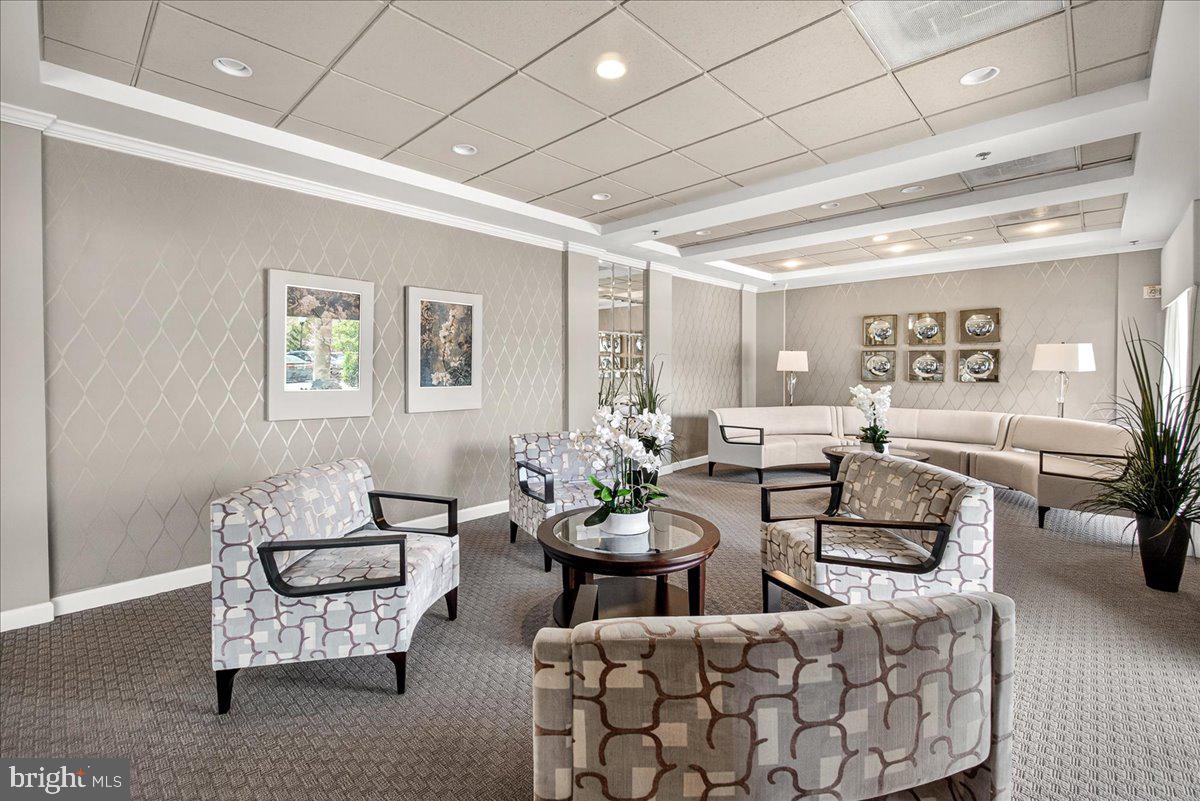 VANTAGE POINT EAST @ LEISURE WORLD - Residential