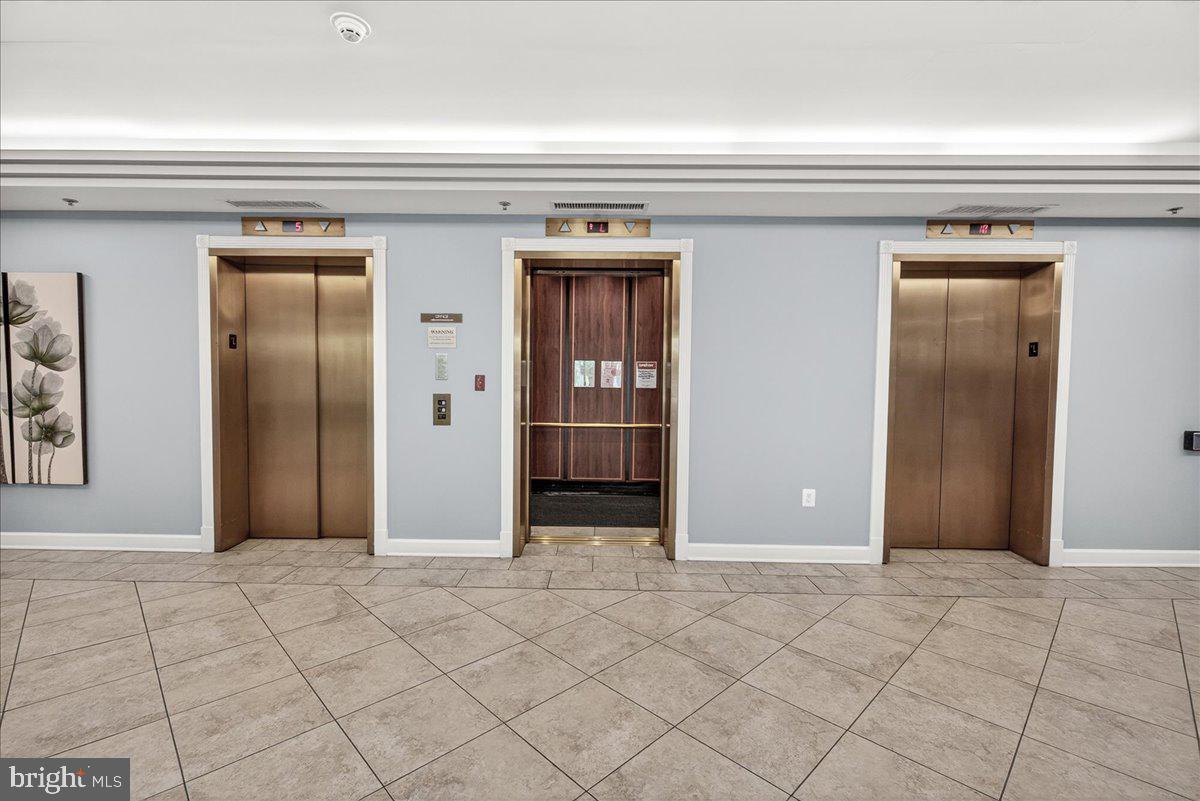 VANTAGE POINT EAST @ LEISURE WORLD - Residential