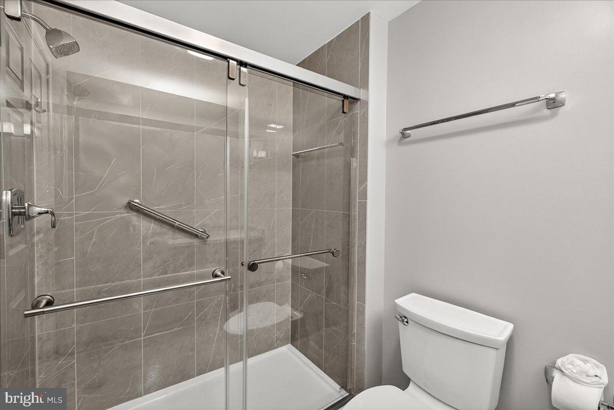 VANTAGE POINT EAST @ LEISURE WORLD - Residential