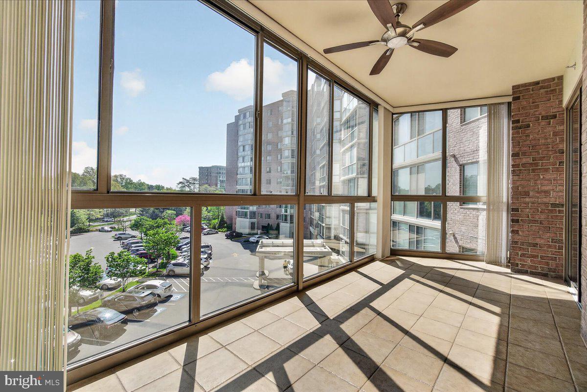 VANTAGE POINT EAST @ LEISURE WORLD - Residential