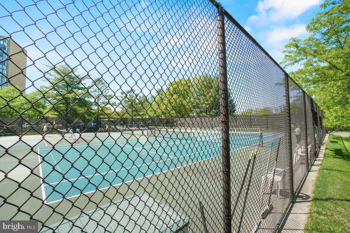 VANTAGE POINT EAST @ LEISURE WORLD - Residential