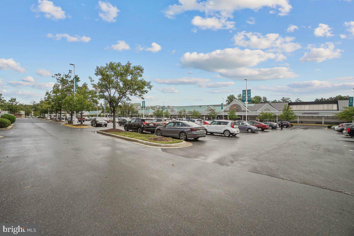 VANTAGE POINT EAST @ LEISURE WORLD - Residential