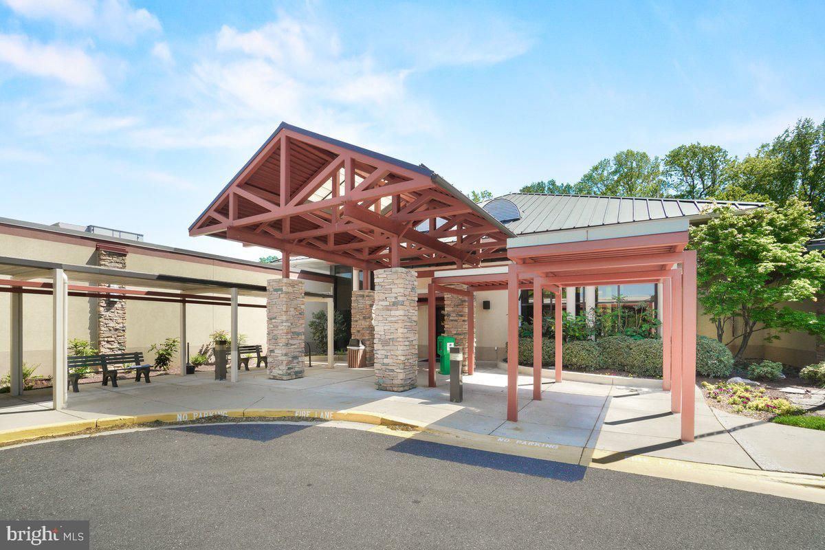 VANTAGE POINT EAST @ LEISURE WORLD - Residential