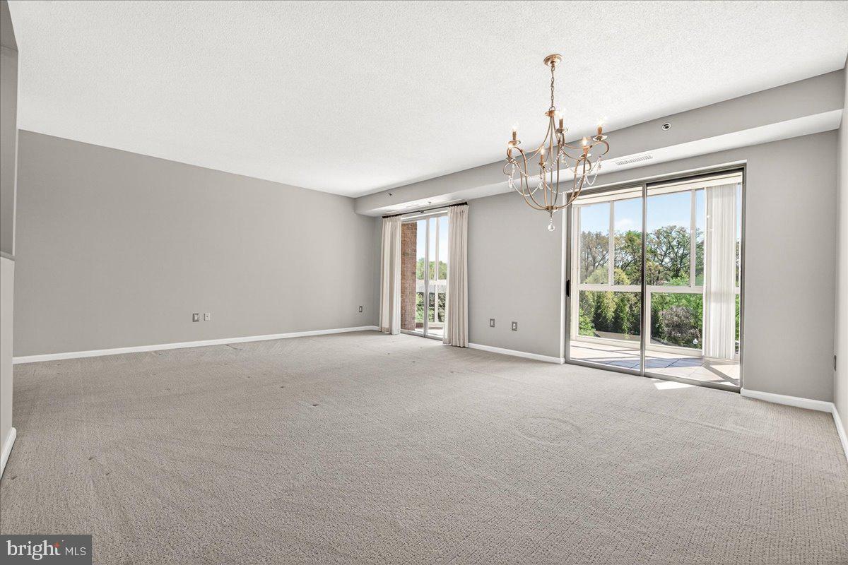 VANTAGE POINT EAST @ LEISURE WORLD - Residential