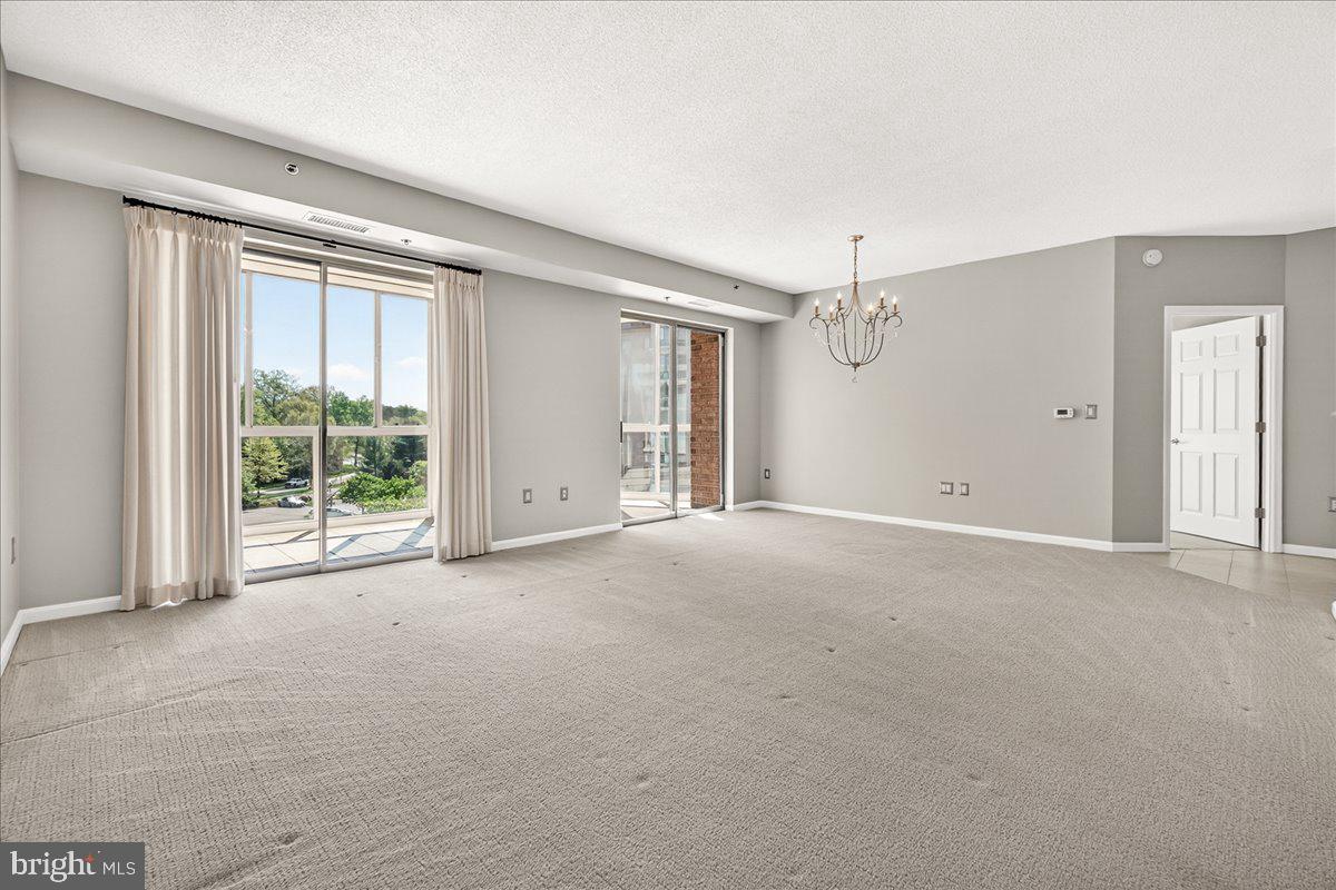VANTAGE POINT EAST @ LEISURE WORLD - Residential