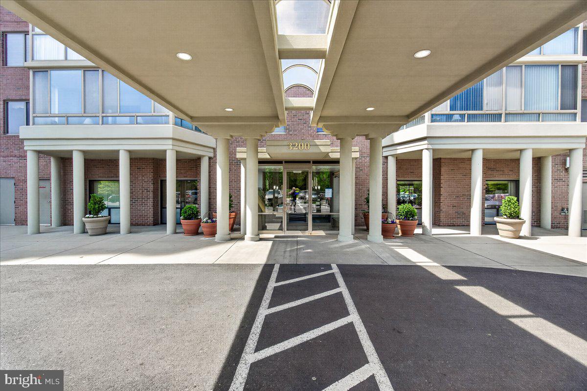 VANTAGE POINT EAST @ LEISURE WORLD - Residential