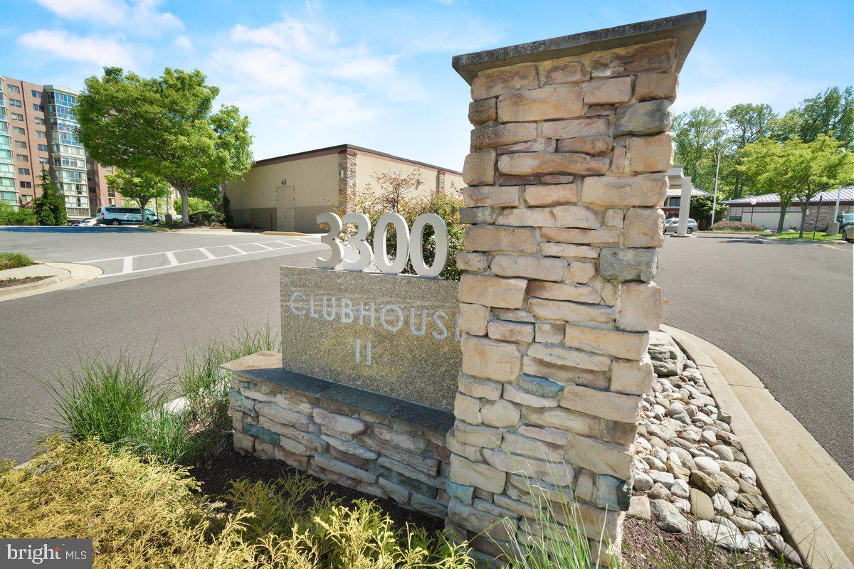 VANTAGE POINT EAST @ LEISURE WORLD - Residential