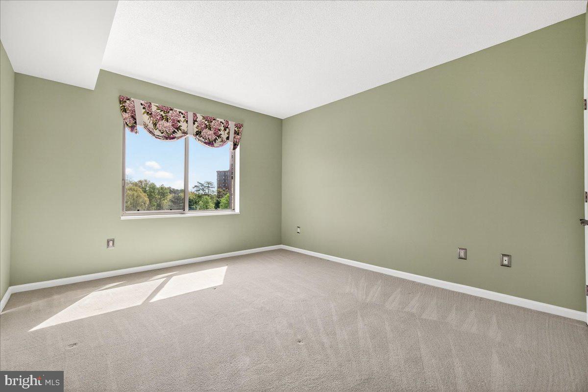 VANTAGE POINT EAST @ LEISURE WORLD - Residential