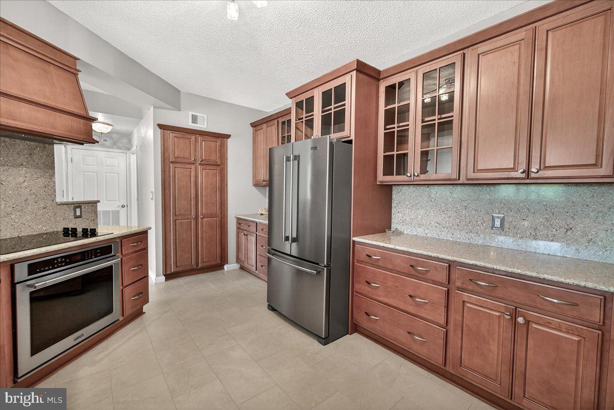 VANTAGE POINT EAST @ LEISURE WORLD - Residential
