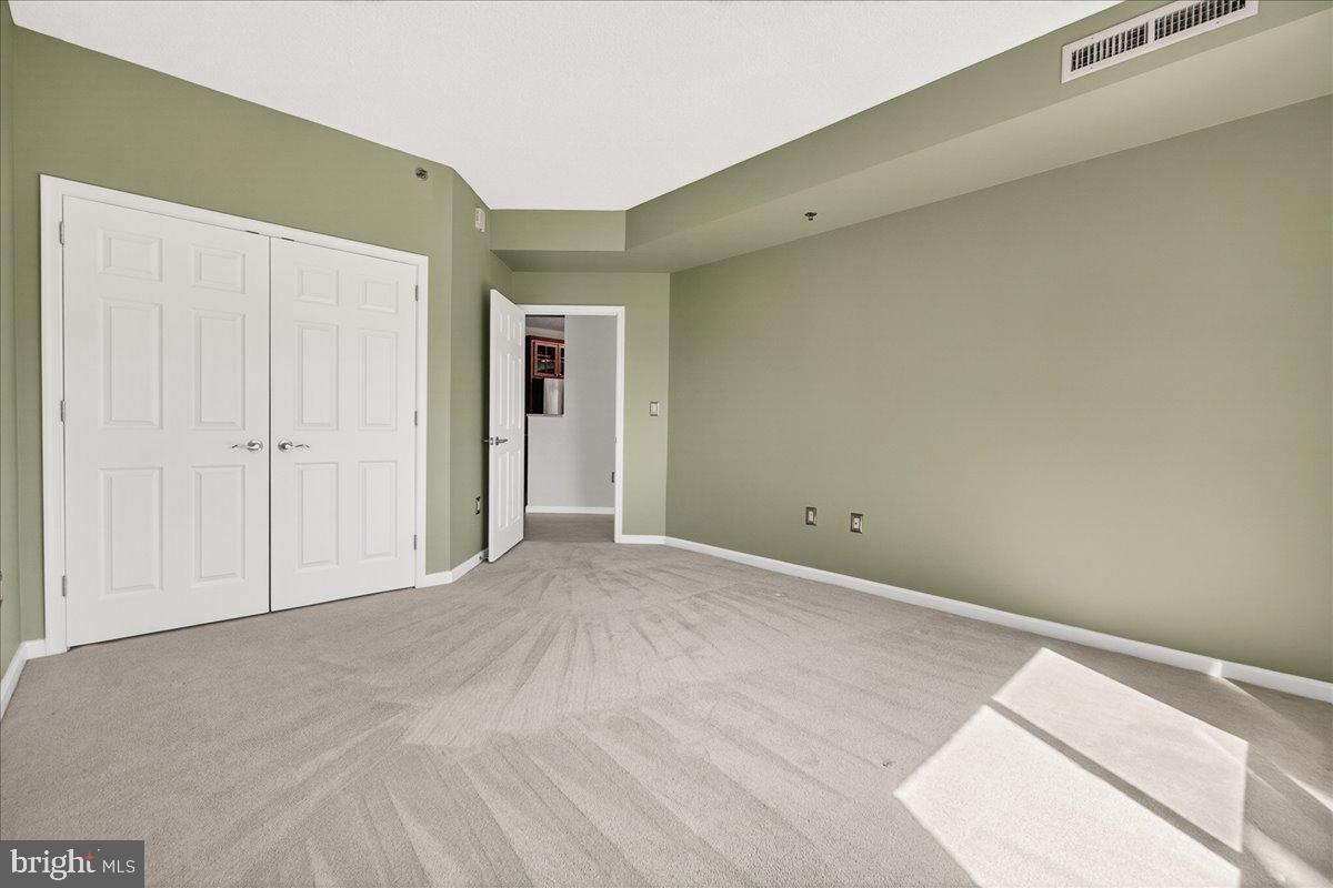 VANTAGE POINT EAST @ LEISURE WORLD - Residential