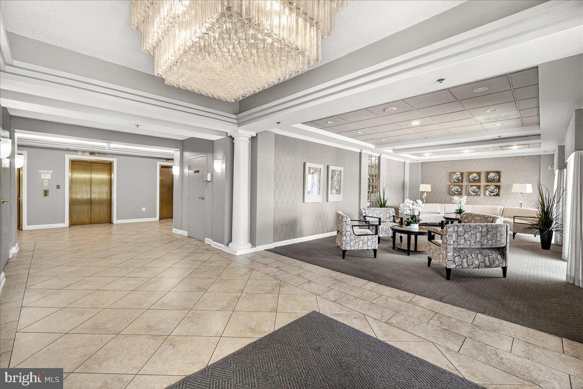 VANTAGE POINT EAST @ LEISURE WORLD - Residential