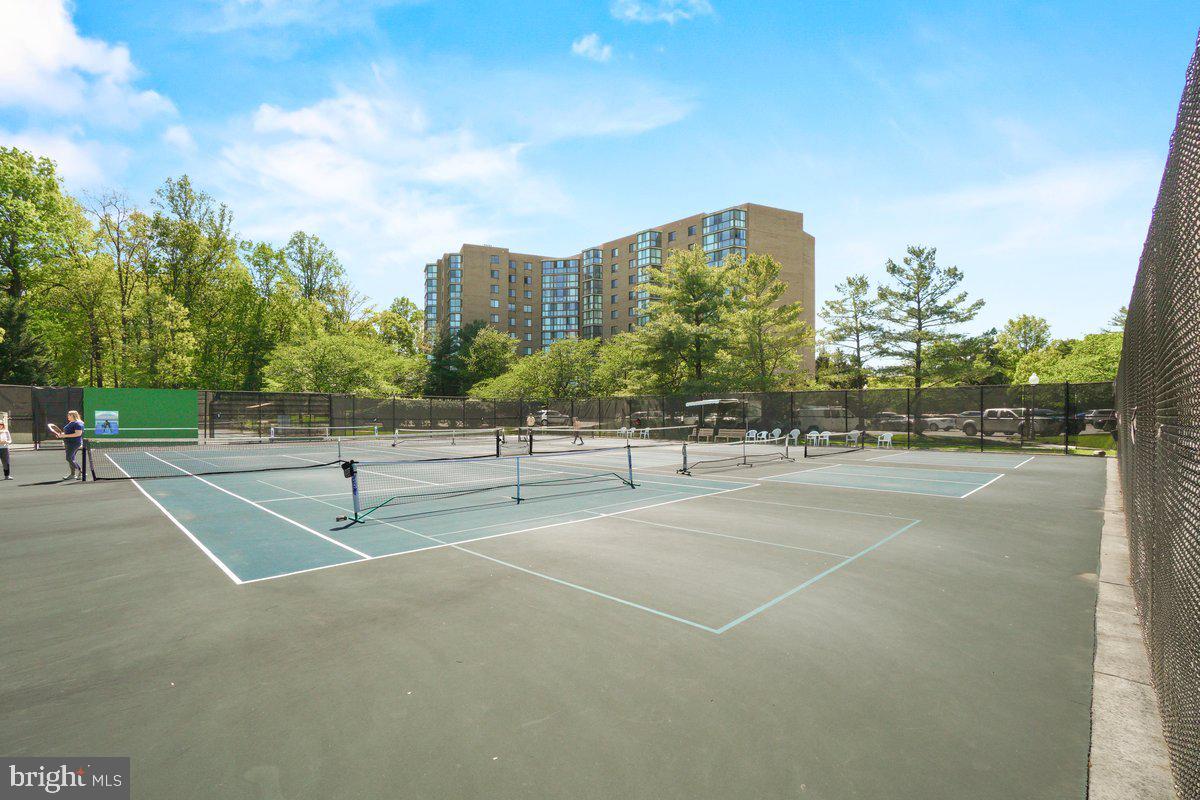 VANTAGE POINT EAST @ LEISURE WORLD - Residential