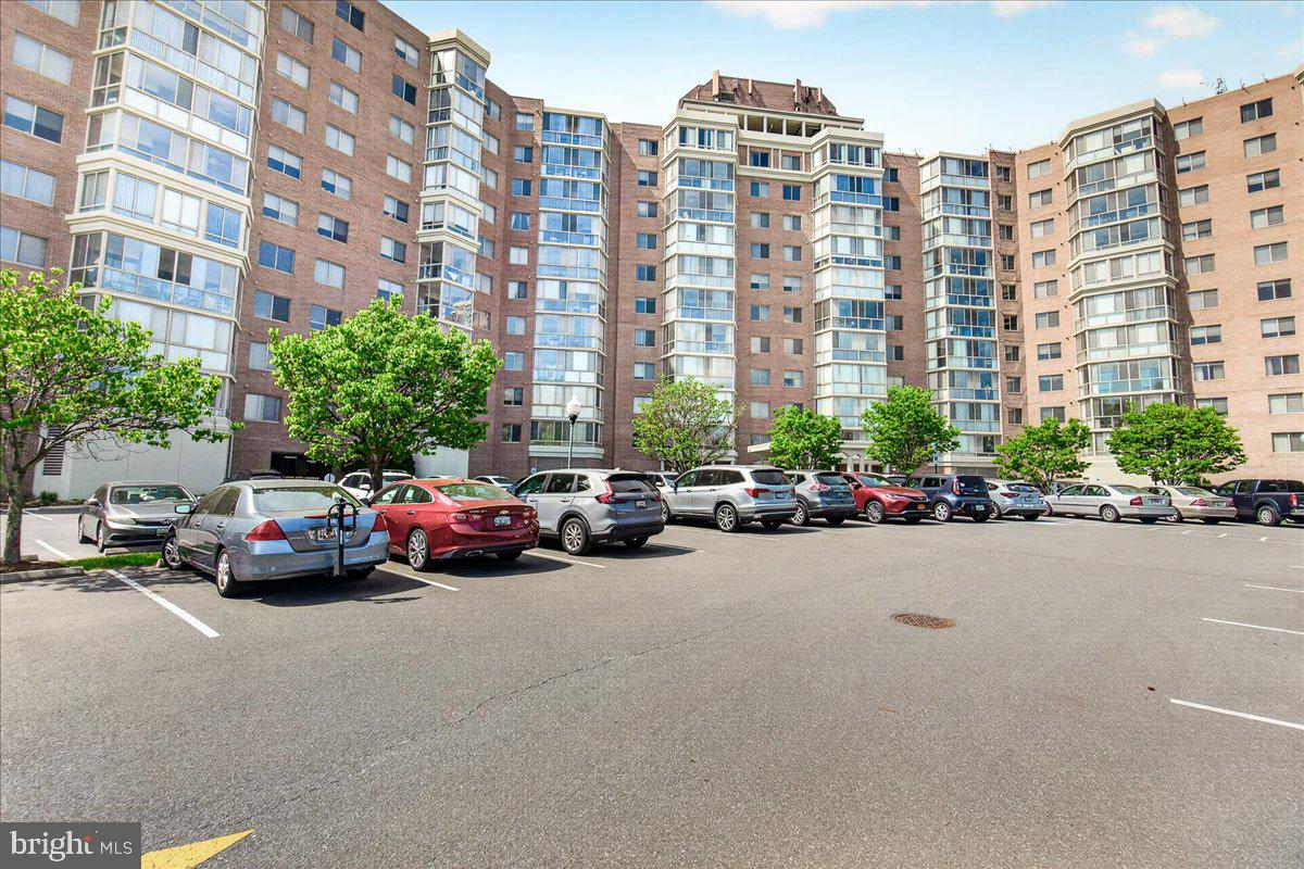 VANTAGE POINT EAST @ LEISURE WORLD - Residential