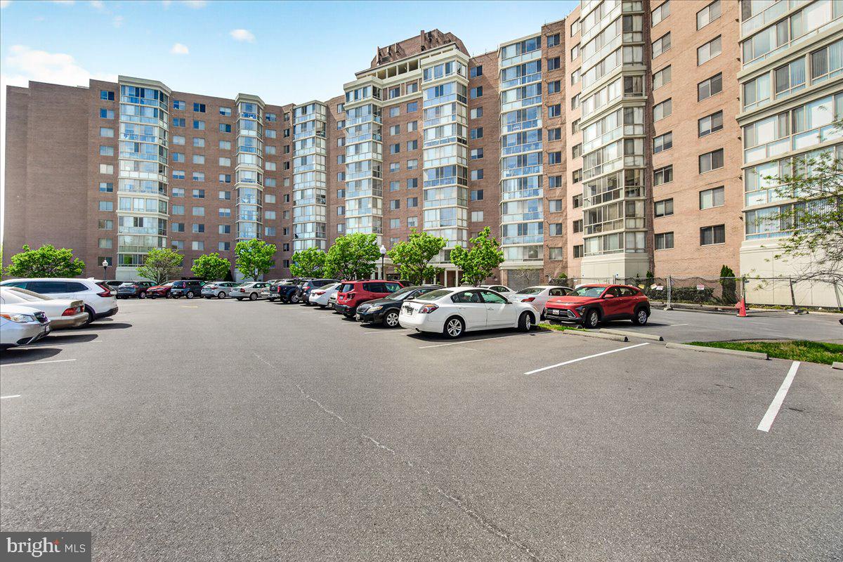 VANTAGE POINT EAST @ LEISURE WORLD - Residential