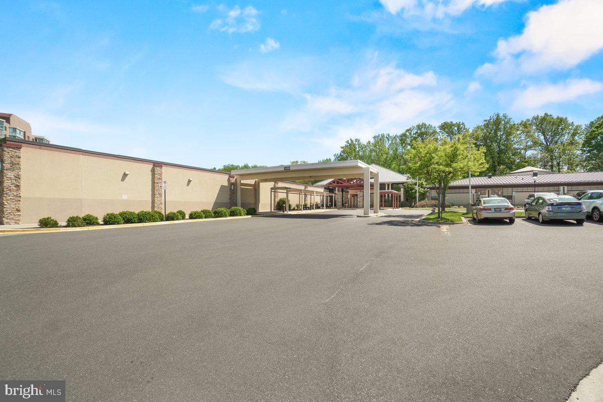 VANTAGE POINT EAST @ LEISURE WORLD - Residential
