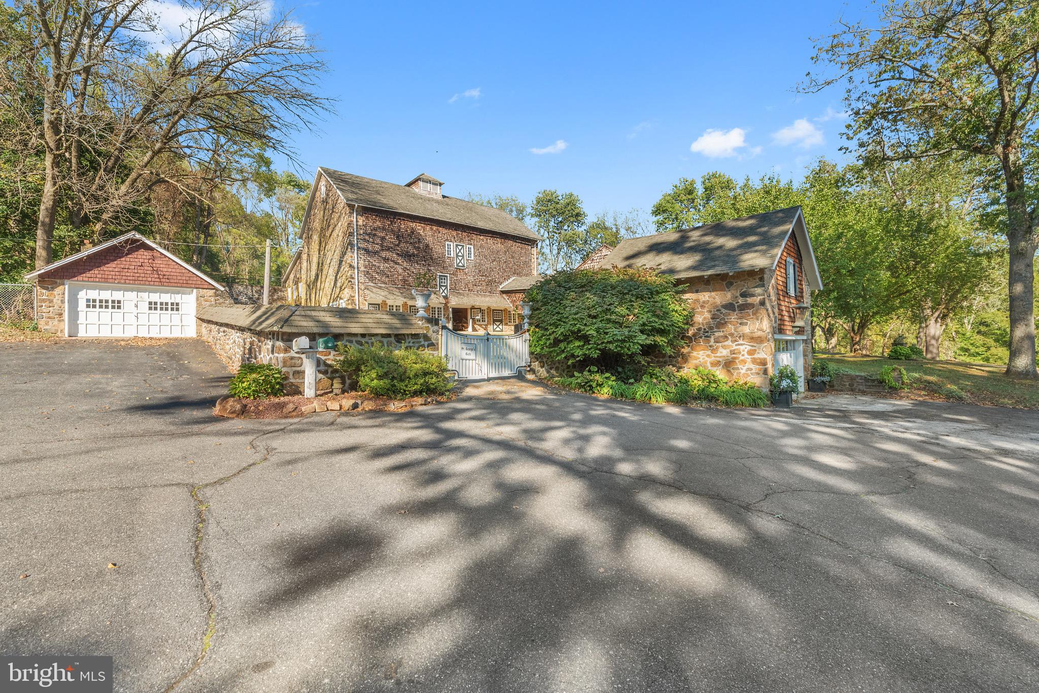 RADNOR HUNT - Residential