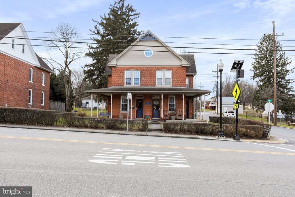 Photo of 512 W W Main St, WAYNESBORO, PA 17268 (MLS # PAFL2032852)