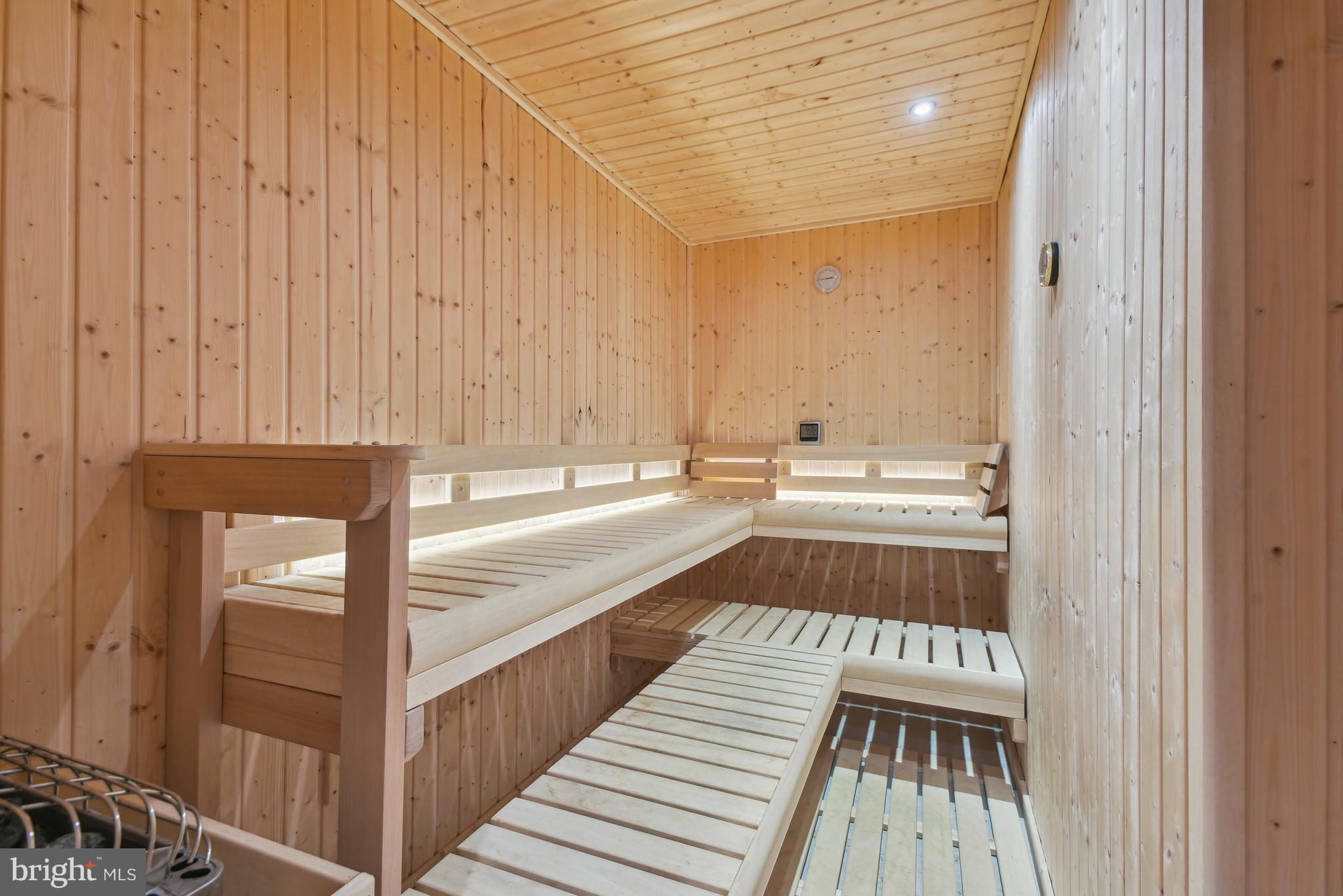 CLEARVIEW MANOR - Residential