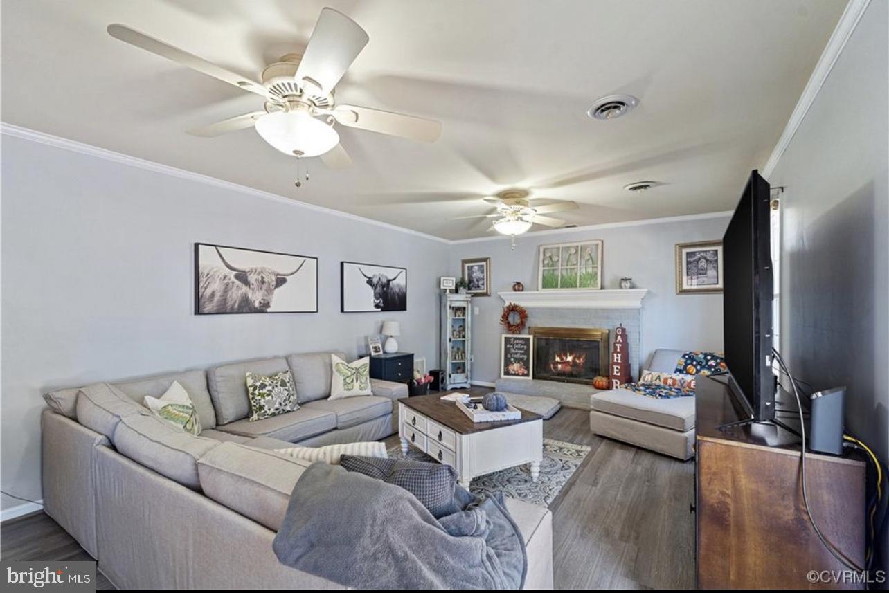 COLONIAL HEIGHTS - Residential Lease