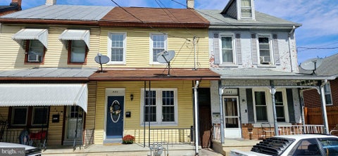 Townhouse For Sale - 445 E Weidman Street<br/> LEBANON, PA 17046