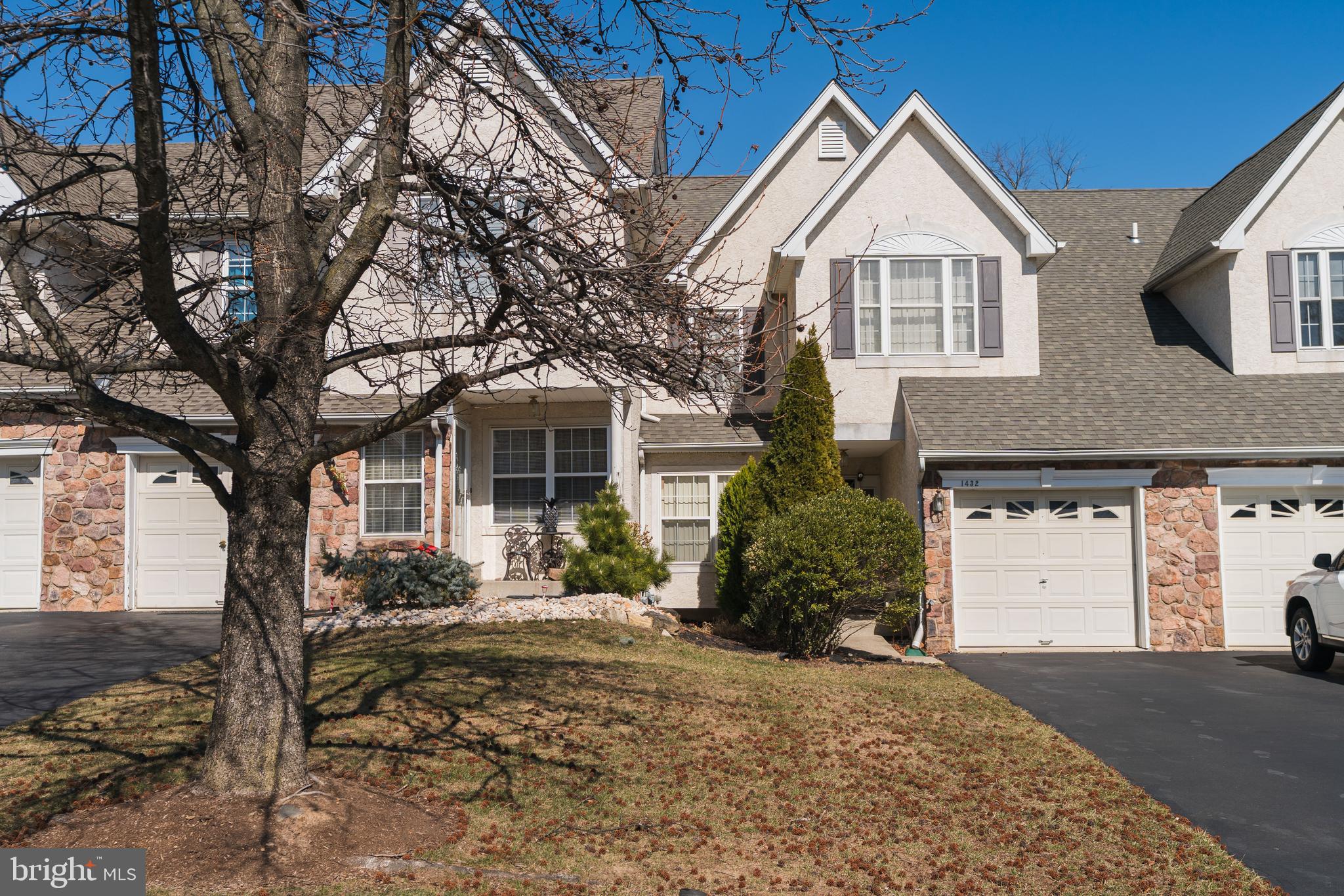 WARRINGTON HUNT - Residential Lease