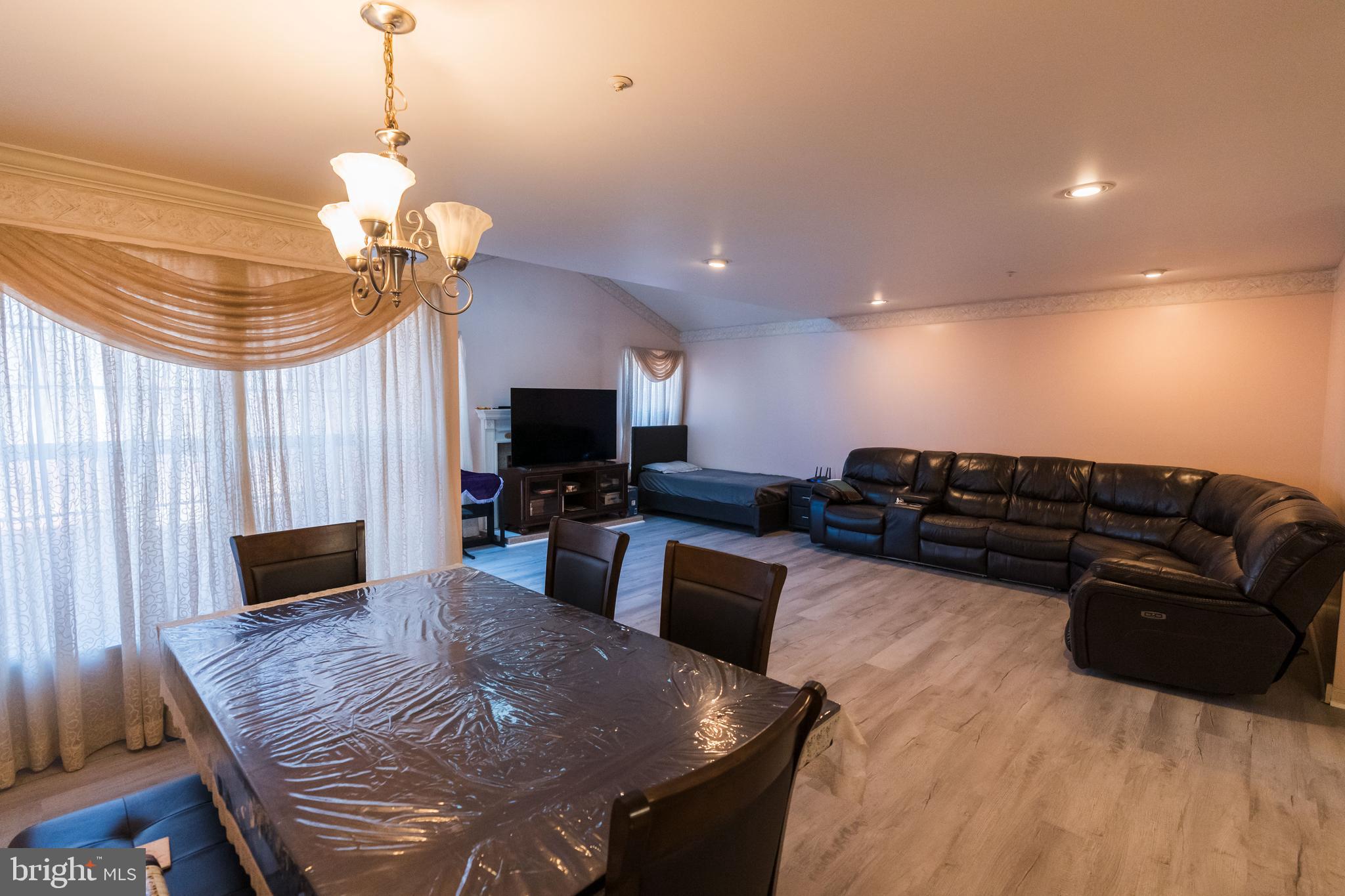 WARRINGTON HUNT - Residential Lease