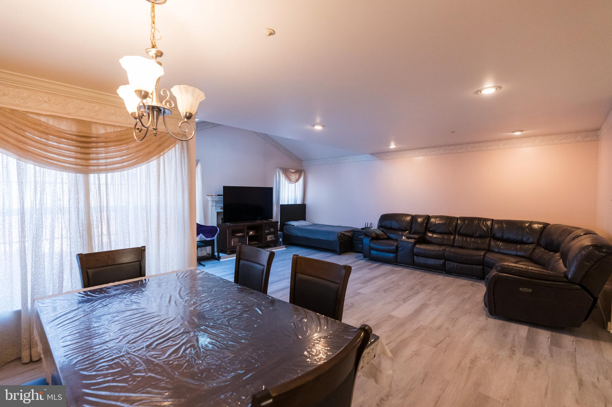 WARRINGTON HUNT - Residential Lease