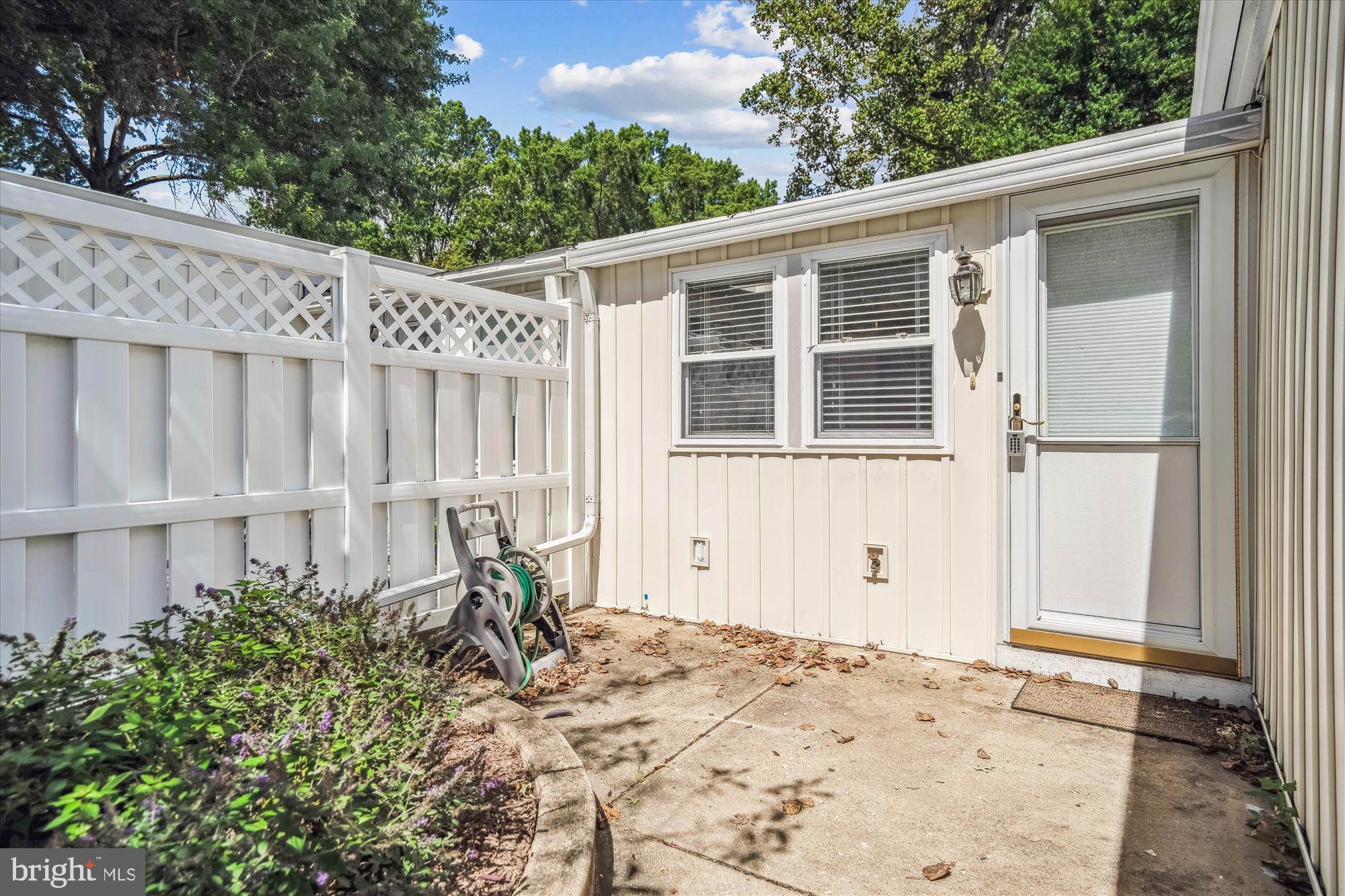 LEISURE WORLD - Residential