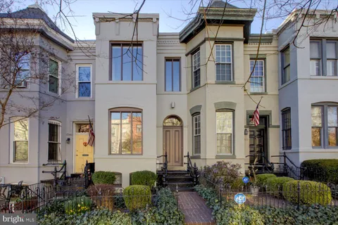 515 2nd Street SE, Washington, DC MLS: DCDC2190728