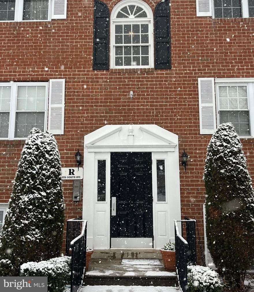 Welcome to 826 South Ave R8 in Woodstream! This immaculate, top-floor condo in the highly regarded Ridley School District features recent updates and is truly move-in ready. Beautiful new floors and plenty of windows to bring in natural light. This unit offers one spacious bedroom with a walk-in closet/bonus space roomy enough to use as an office! One full bathroom, central air conditioning, and ample closet space complete this open concept living space. Common area provides a storage bin and Laundry Facilities. It is conveniently located near shopping, the train station, and the YMCA - this home combines comfort with everyday convenience.