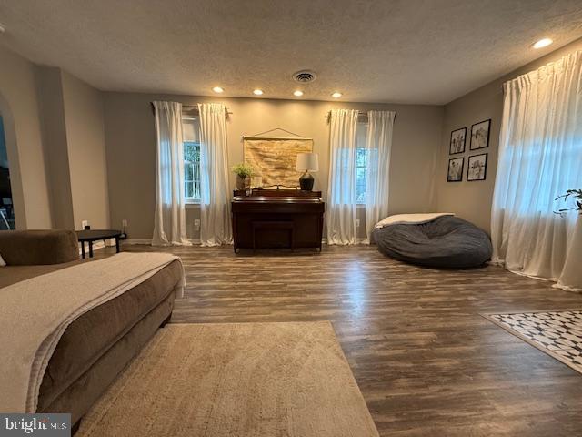 COUNTRY LAKES - Residential