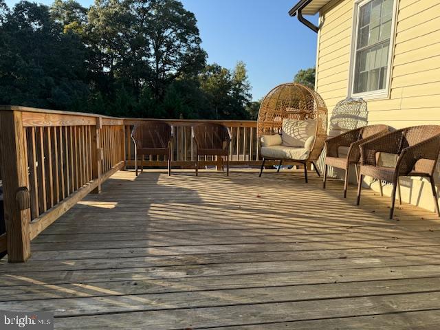 COUNTRY LAKES - Residential