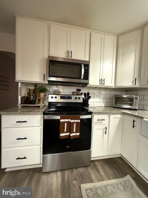 COUNTRY LAKES - Residential