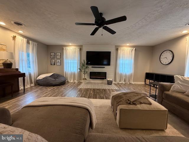 COUNTRY LAKES - Residential