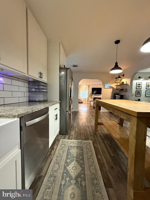 COUNTRY LAKES - Residential