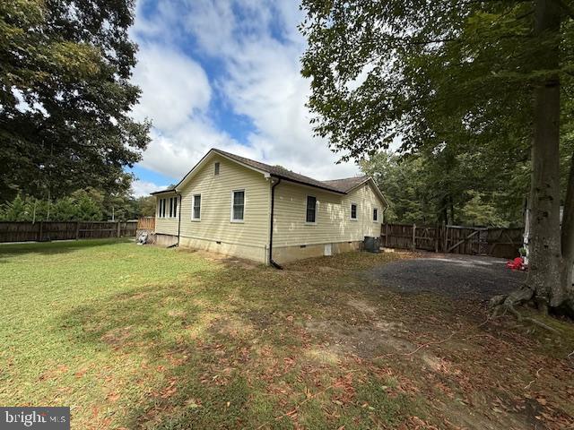 COUNTRY LAKES - Residential