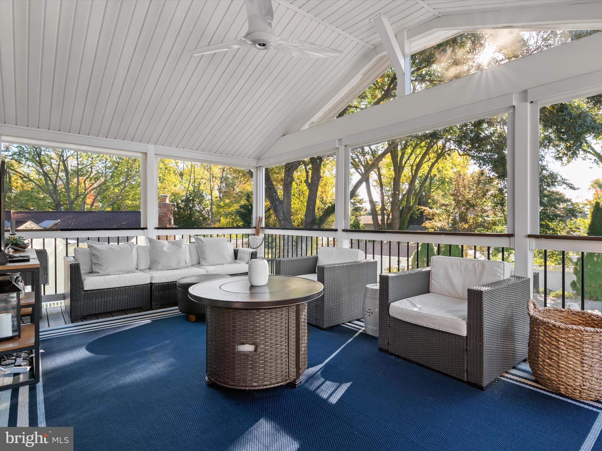 HILLSMERE SHORES - Residential