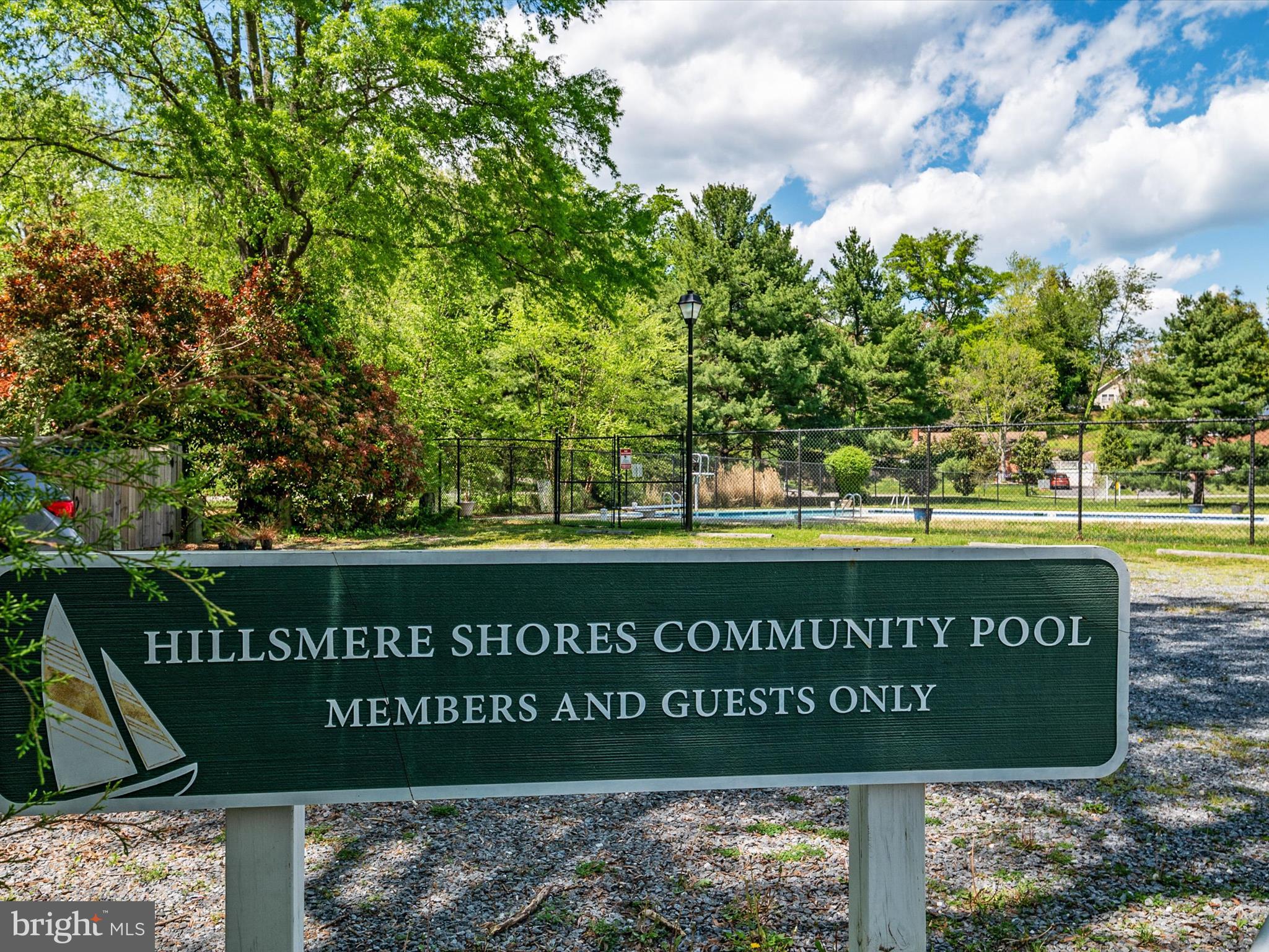 HILLSMERE SHORES - Residential