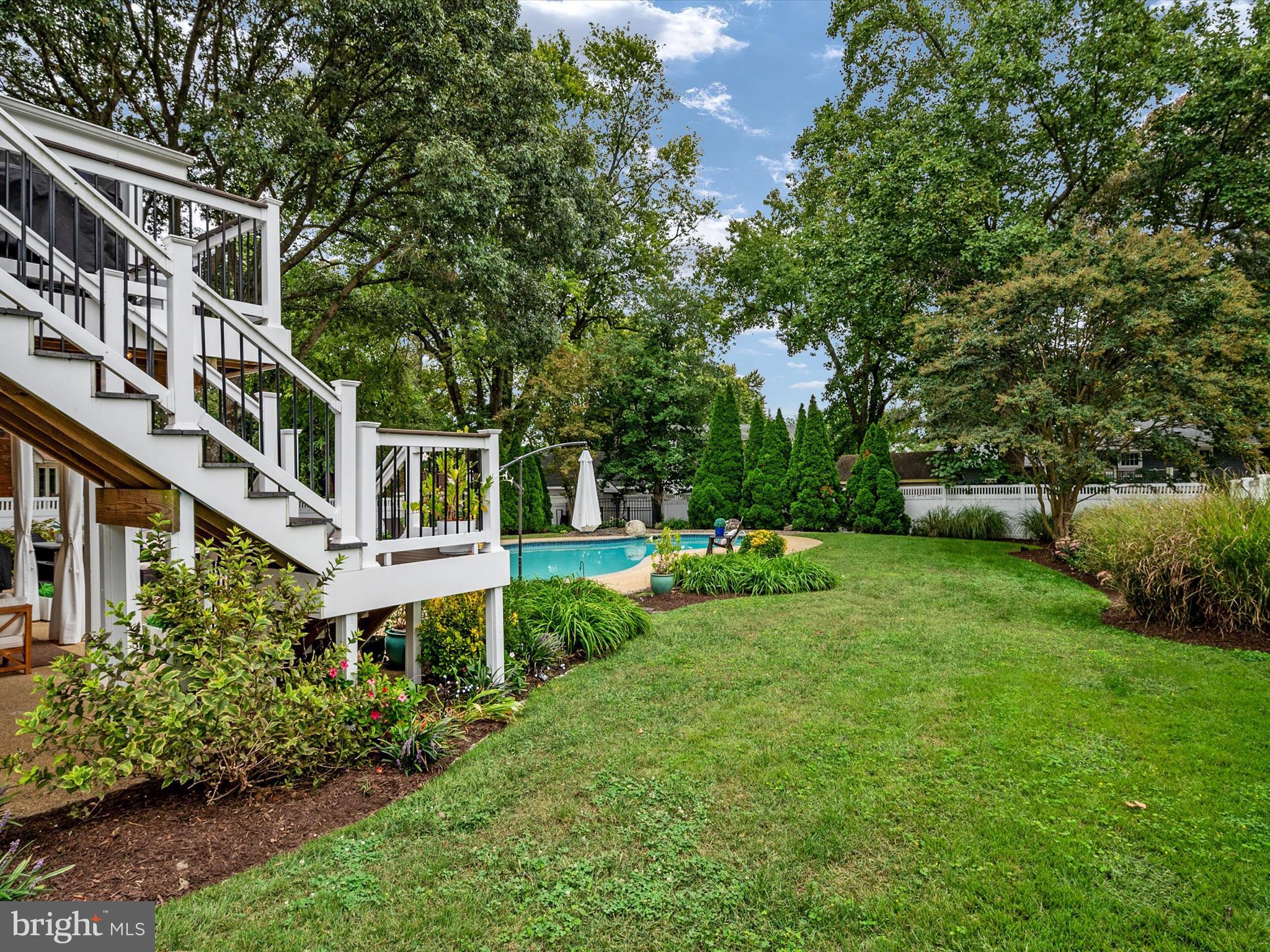 HILLSMERE SHORES - Residential