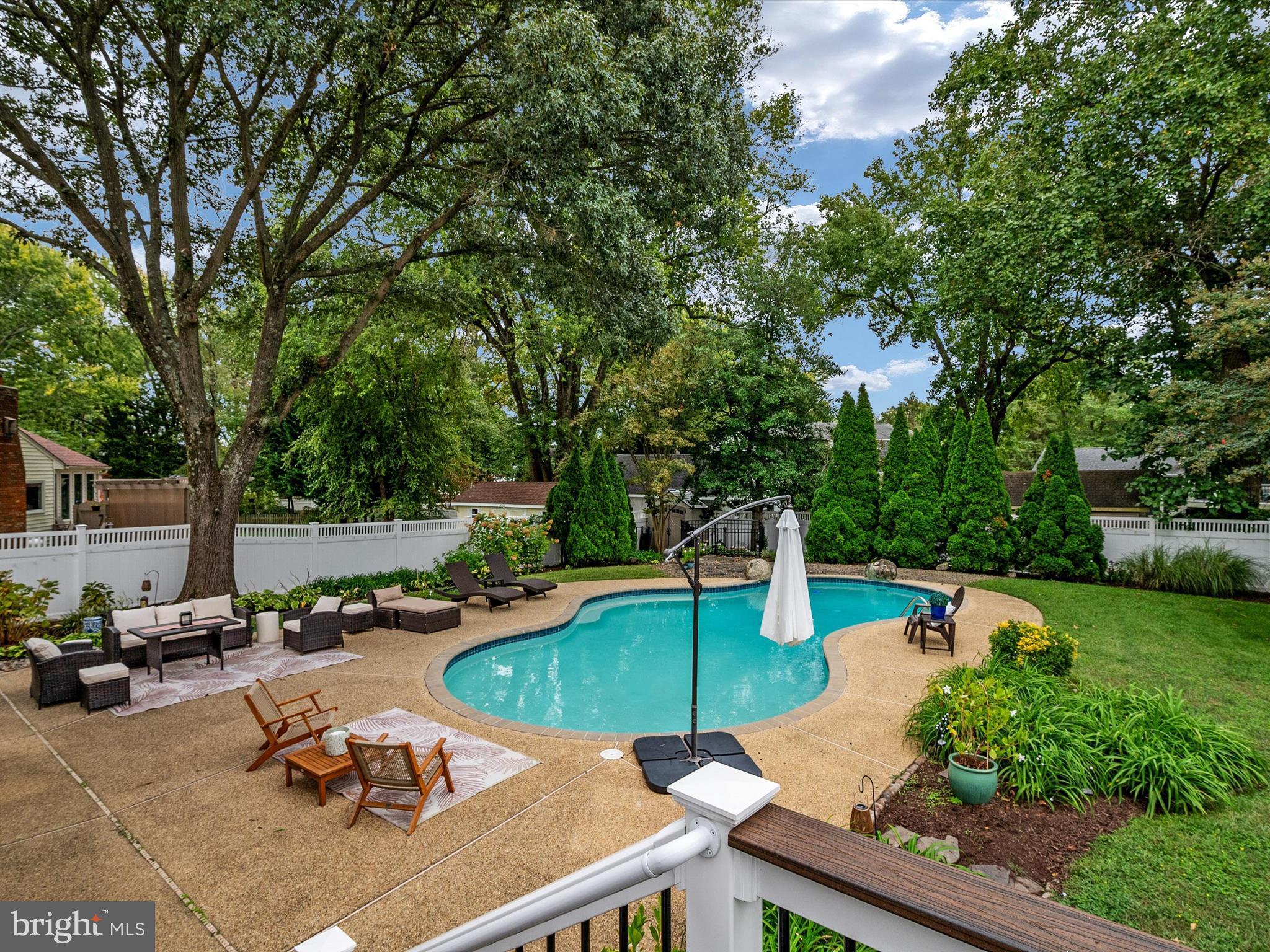 HILLSMERE SHORES - Residential