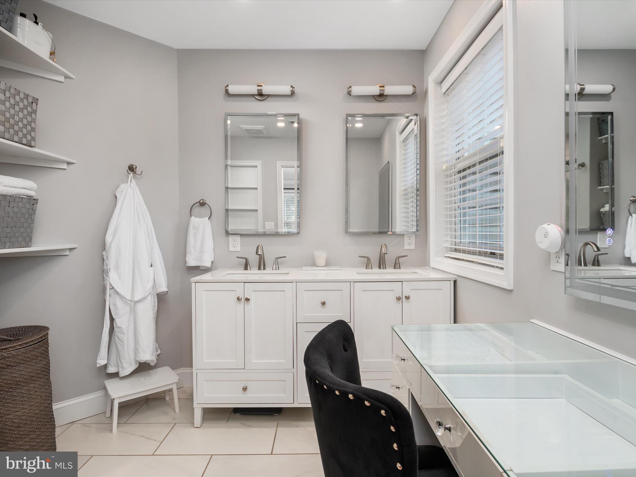 HILLSMERE SHORES - Residential