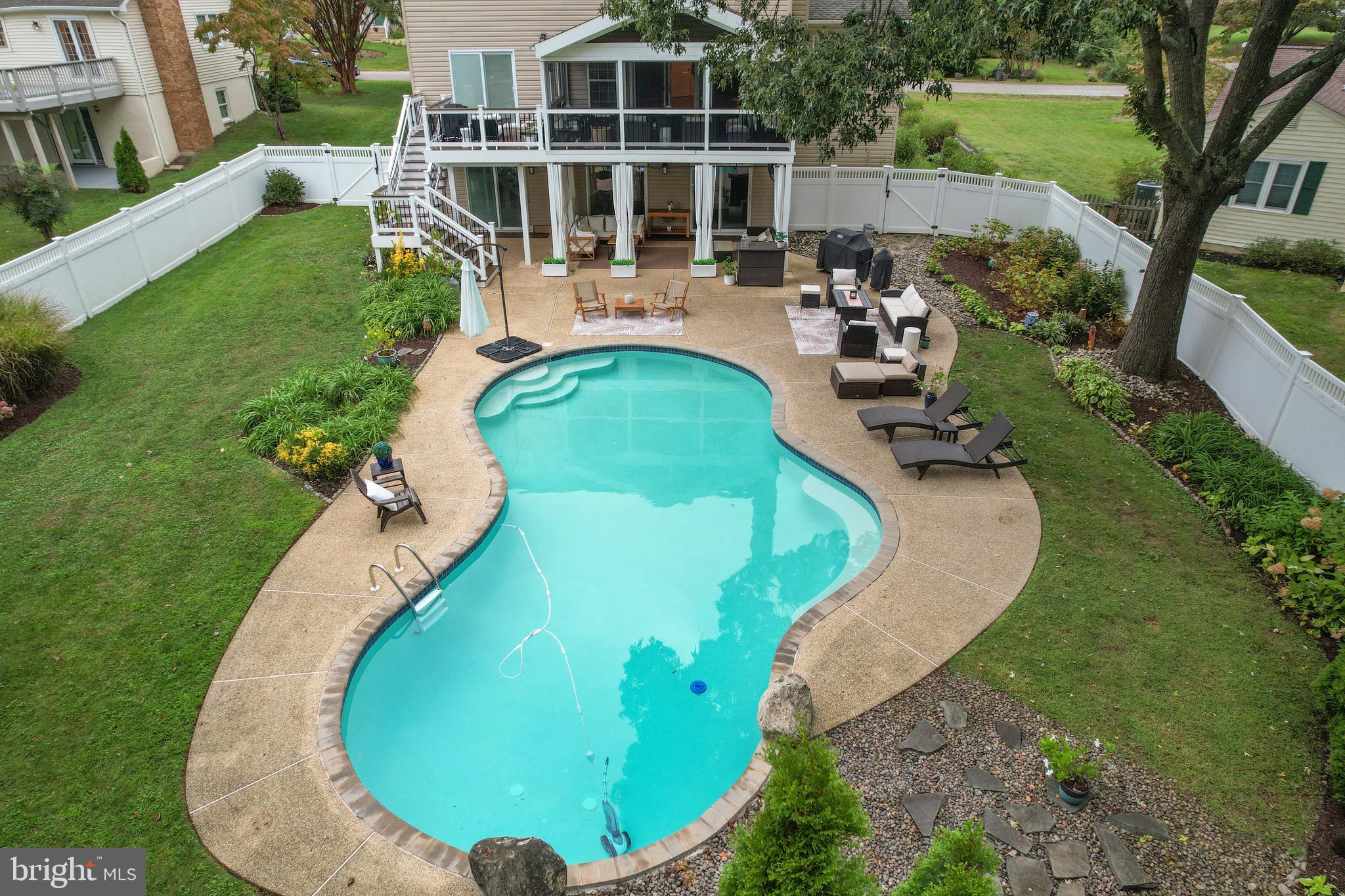 HILLSMERE SHORES - Residential