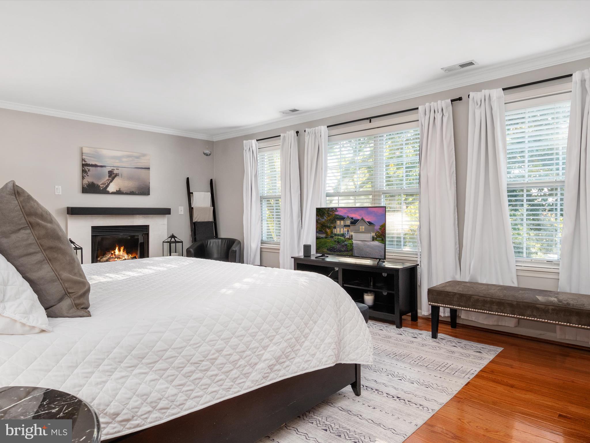 HILLSMERE SHORES - Residential