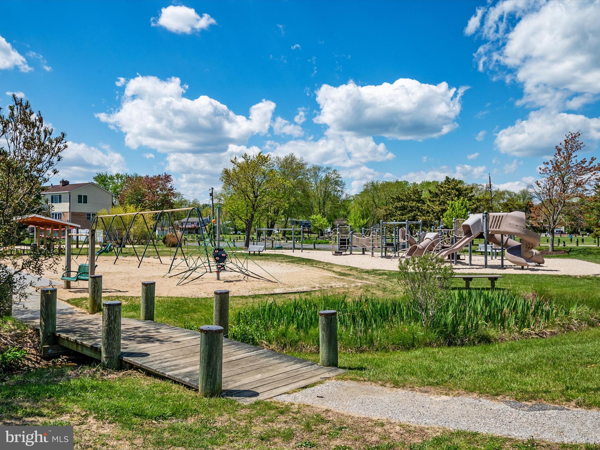 HILLSMERE SHORES - Residential