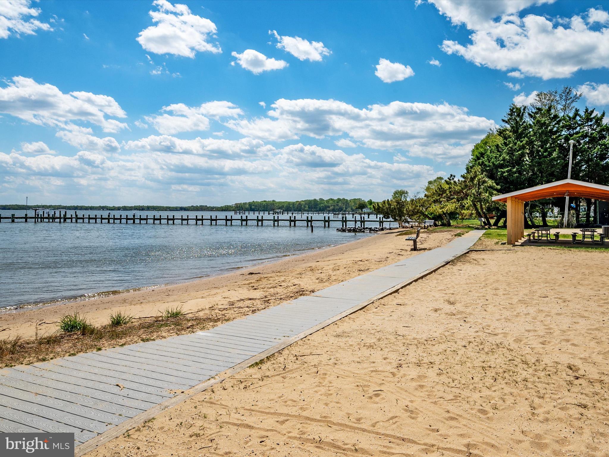 HILLSMERE SHORES - Residential